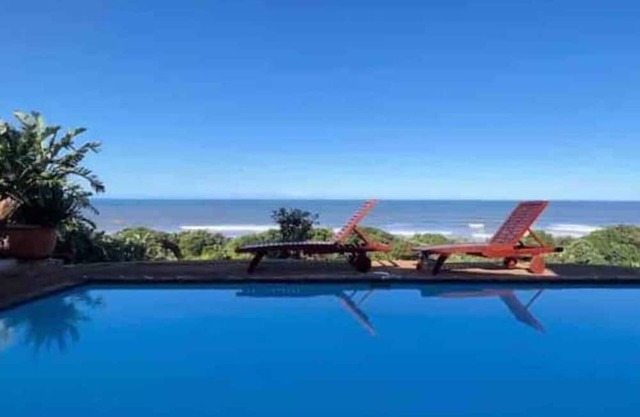 Trafalgar Beach House with direct beach access
