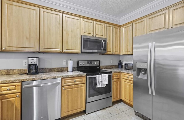 Luxury 3 BR Condo next to Shands/ UF/ Sorority Row