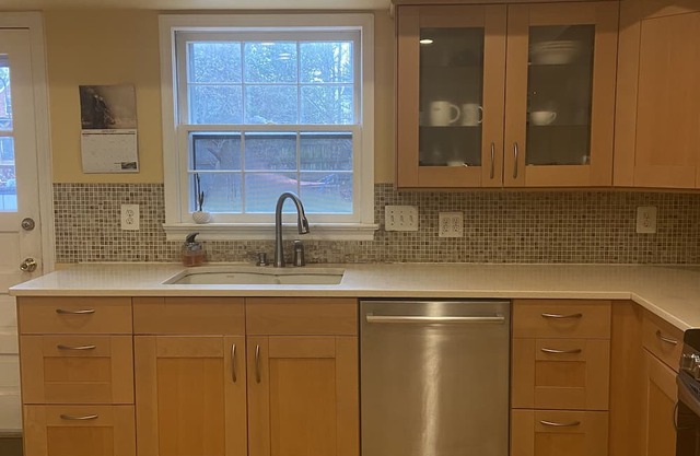 Easy Metro to DC from this SFH inside the Beltway in Falls Church City, VA