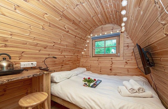 Magical Forest Nest ** Hot tub ** Pet friendly