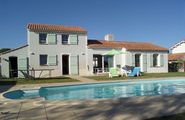 Villa 'Emeraude' with Private Pool, Private Terrace and Wi-Fi
