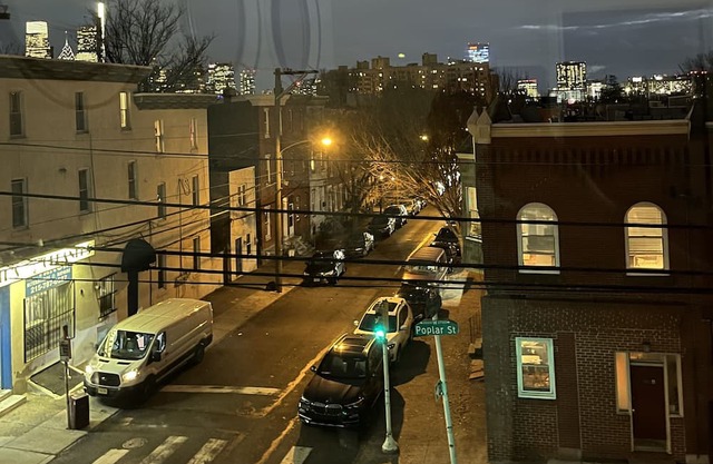 Brewerytown "Philadelphia Art Museum" 2 Bedroom 2 Bathroom Bi-level Apt Skyline!