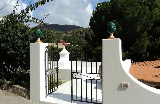 Villa 'Valle Canale Piccola' with Sea View, Wi-Fi and Air Conditioning