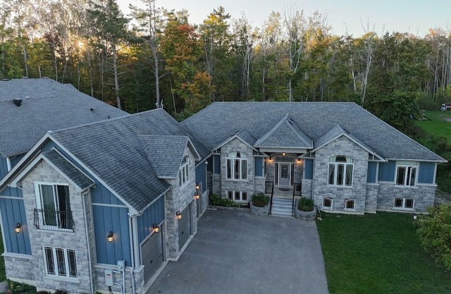 Large Innisfil Lakeview Cottage with a Sauna and steps to Lake Simcoe