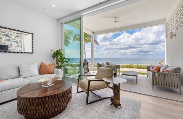 Oceanfront Sunset Patio w/BBQ + Pool, Gym & Spa