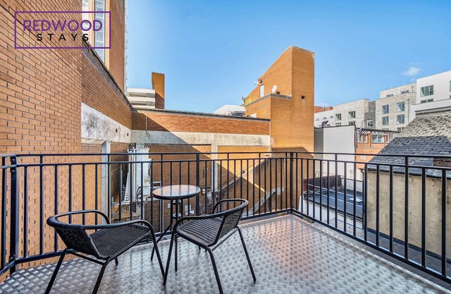 Brand New | Town Center | FREE WiFi | Balcony