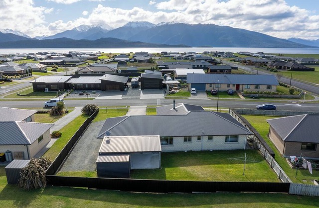 Fiordland Vista Lodge - Te Anau Holiday Home