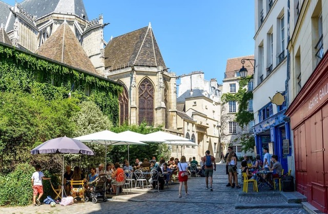 Marais Extravaganza!A rare terrace apartment nestled in th greenery of 2terraces