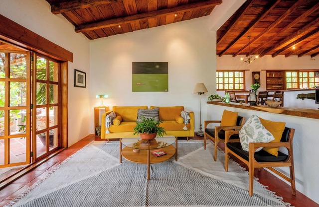 Pet friendly house with pool close to Centro, ideal for relaxation