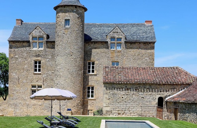 An exceptional stay in a château with swimming pool - Luxury, charm and nature