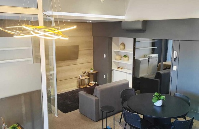 Studio, entire space, cozy and modern, close to everything!