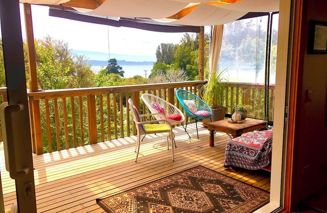 Seaview Sanctuary - stunning sea and bush location