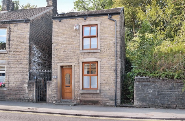 1 bedroom accommodation in Glossop