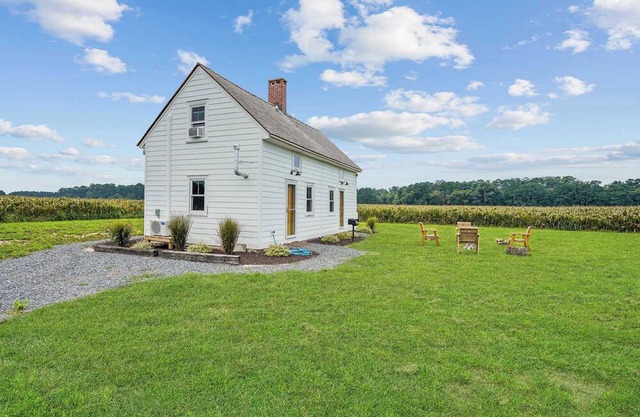 Charming 2BR w/Fire Pit on Farm | 10 Min to Wharf