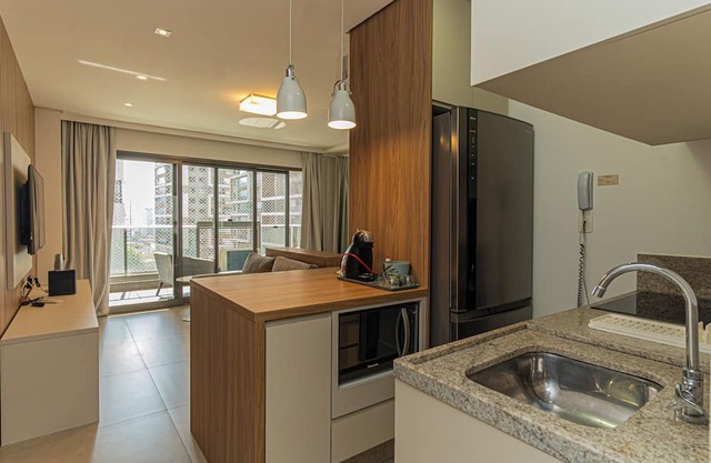 Haven Loft - Cozy, Pool, and Parking in Brooklin