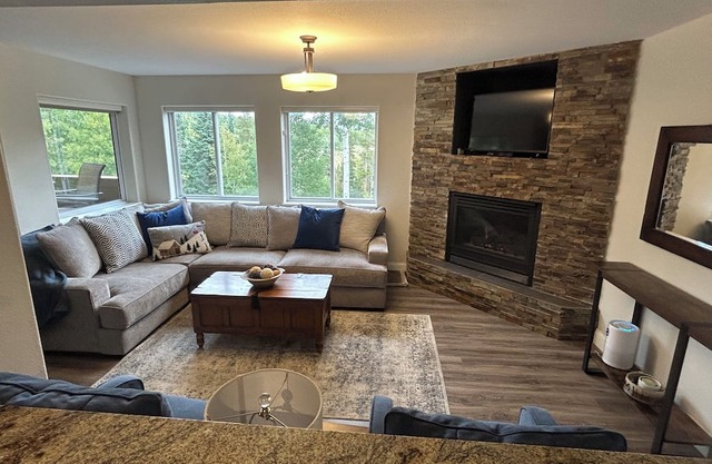 Fantastic Location! 3-bedroom Condo in Silverthorne with Private Hot Tub