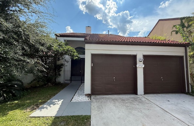 Spacious Family-Friendly 3BR Home w/Yard Near Richmond & Rosenberg