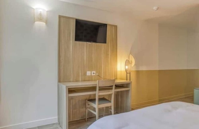 Atlas 110 - Large Studio Separate Living Room 35m², Paris