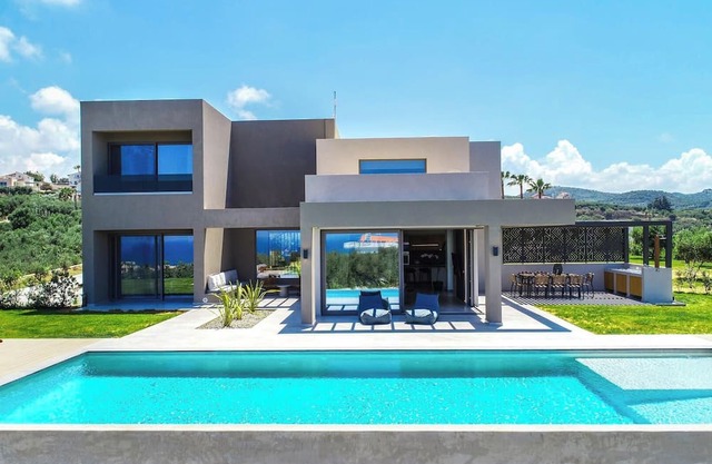 Oceanea Villa: Walk to Agia Marina Beach, Shops & Restaurants/Private Pool