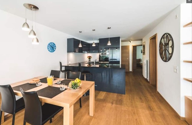 Perfect for families, South Facing balcony, 3-4 mins ski lift 5-6 mins town
