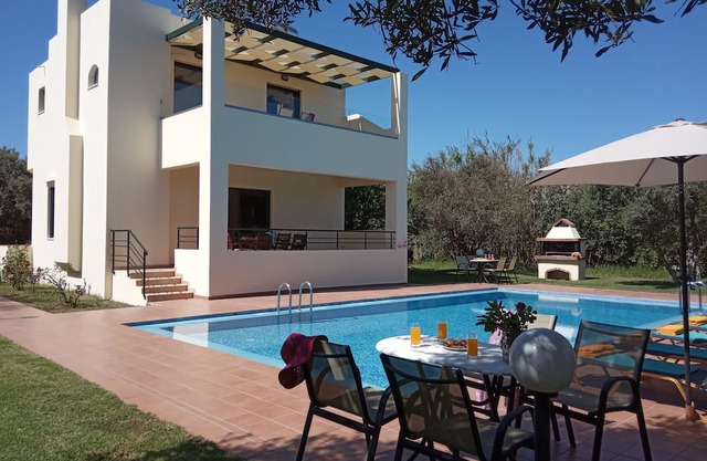 Ilos Villa, Pirgos-Villas, 300m From The Beach