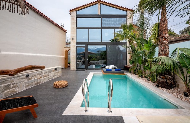 Villa Armenus, pool, jacuzzi, garden, bbq.