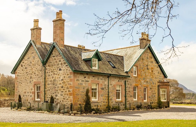 Large Luxury Holiday home near Loch Ness