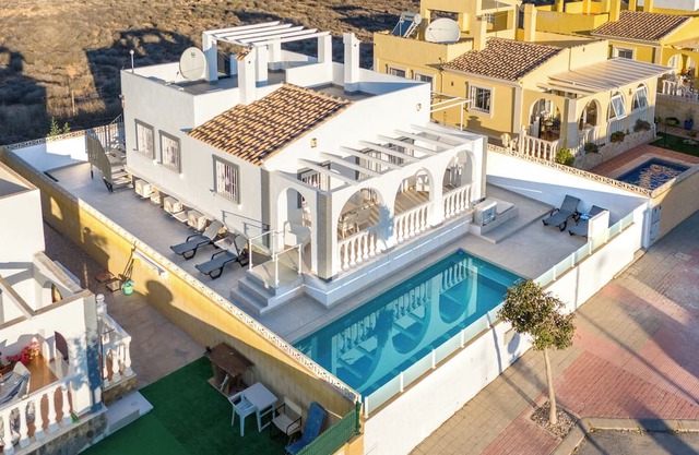 4-Bed Villa La Vita e Bella-Private Pool & Terrace