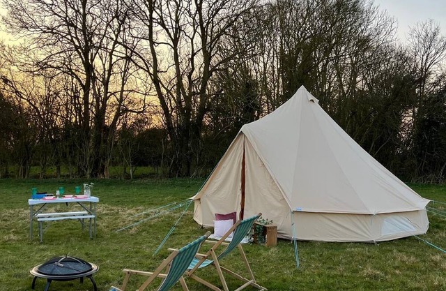 5m Bell Tents-Glamping in picturesque 6 acre feld tucked away in the countryside