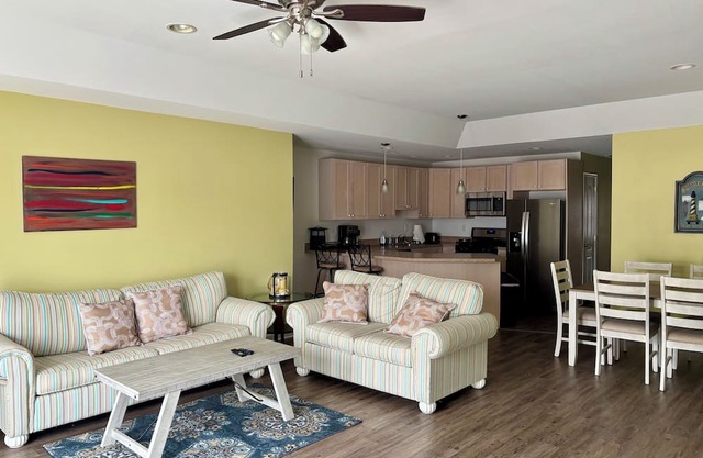 3-bed, 2 bath condo at best location in Wildwood with enclosed 2 car garage