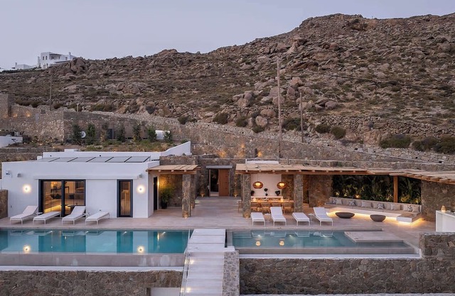 Stunning Villa With Panoramic Sea Views