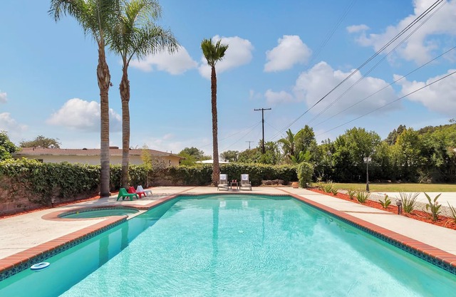 Disneyland walking distance 5 bedrooms and 3 bath in Anaheim, Ca.