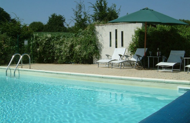 Beautifully light and spacious 4 bedroomed villa with inground pool