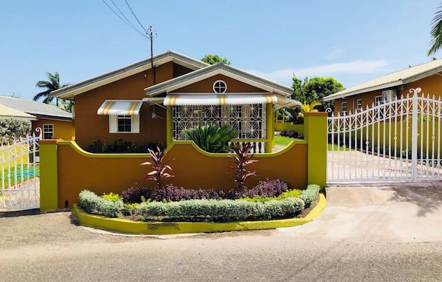 Claremont House | Stunning 1 bed 1 bath villa , Ocho Rios