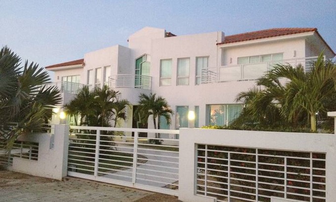 Malmok House | Beachfront Boca Catalina Villa