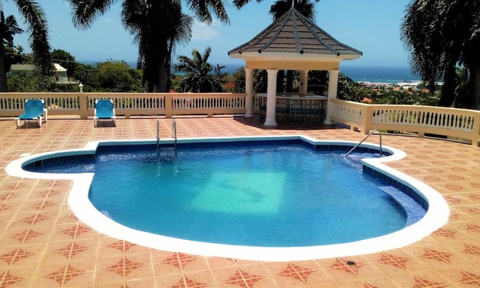 Montego Bay House | Large 1 Bedroom Apartment with Swimming Pool