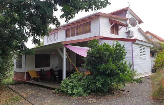 Riviere-Salee House | Maison créole bois avec jardin