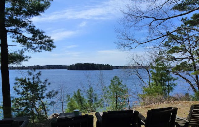 Webster House | Beautiful and Quiet Lakeside Retreat