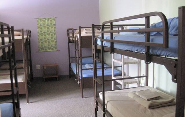 South End Hostel | 8-Bed Dorms @ The Burlington Hostel