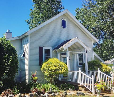 Fennville Cabin | The Schoolhouse - Historic Remodeled Rural Retreat