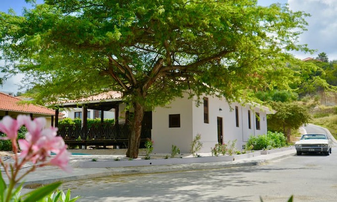 Sint Michiel Villa | EXCLUSIVE BLUE BAY BEACH VILLA