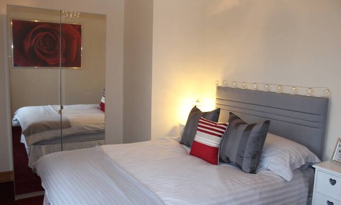 Fintry Cabin | Double and King rooms in Hillview Cottage