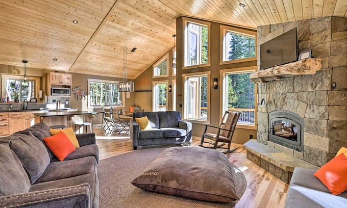 Fairplay Cabin | Modern Fairplay Cabin on 41 Private Acres!
