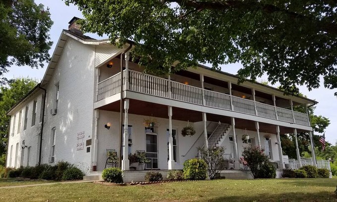 Elizabethtown Hotel | Historic Rose Hotel - Elizabeth's Room