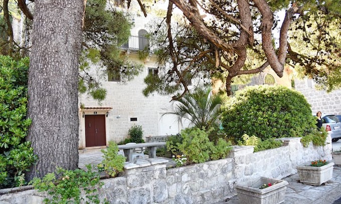 Perast Apartment | Villa Roza: Waterfront One Bedroom Apartment