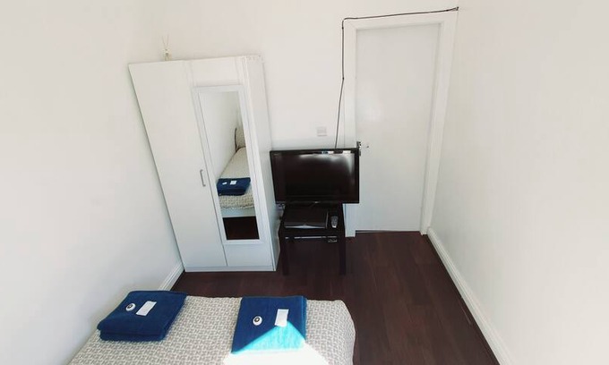 Burnley Bed & Breakfast | No5. Double room B&B town centre