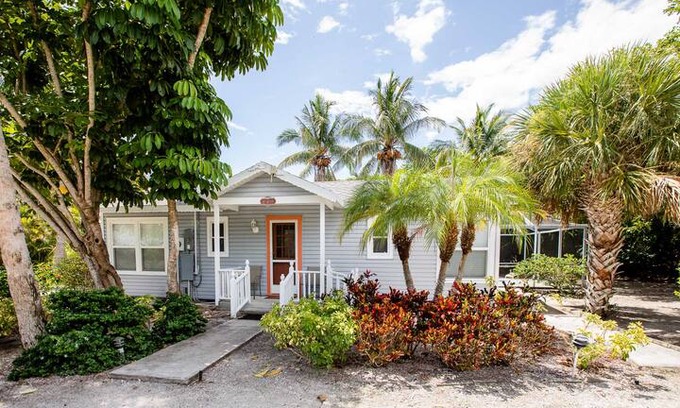 Captiva House | BAYWATCH COTTAGE ON CAPTIVA - PET FRIENDLY WITH DOCK