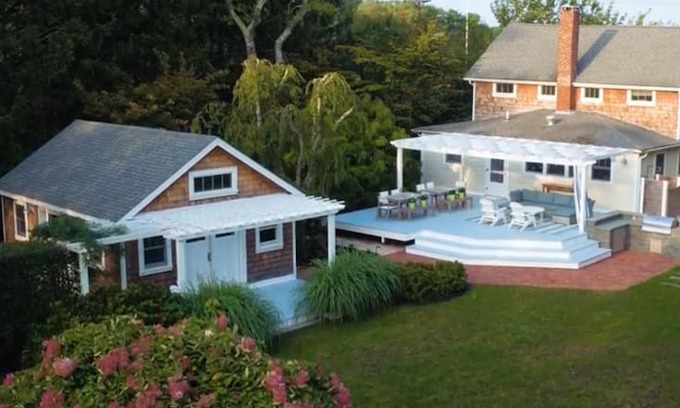 Cutchogue House | Picturesque Country Home in LI Wine Country