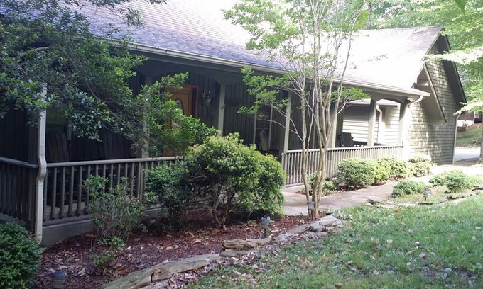 Byrdstown House | Mountain View, Star Point Village, Must see home