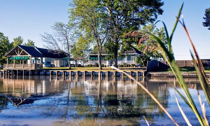 Raceland Bed & Breakfast | A Chateau on the Bayou Bed & Breakfast - BR5 - Queen Bed